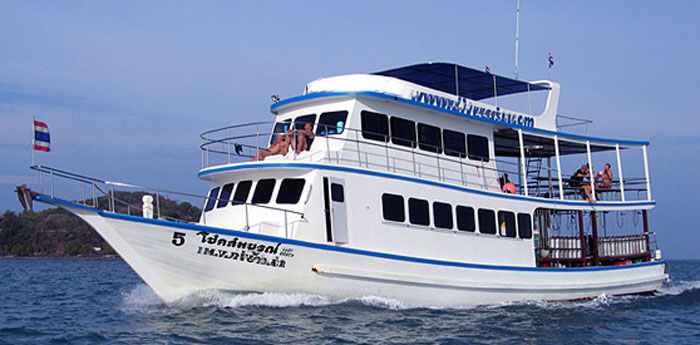 Thailand, Phuket, Scuba Diving Daytrip to Koh Doc Mai, King Cruiser or Shark Point  